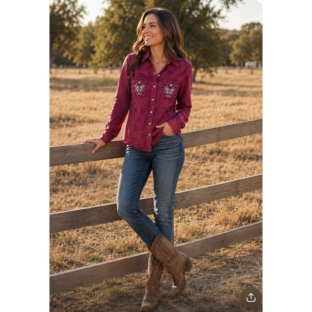 Cowgirl Legend Magenta Pink Embroidered Western Snap Shirt Women Medium